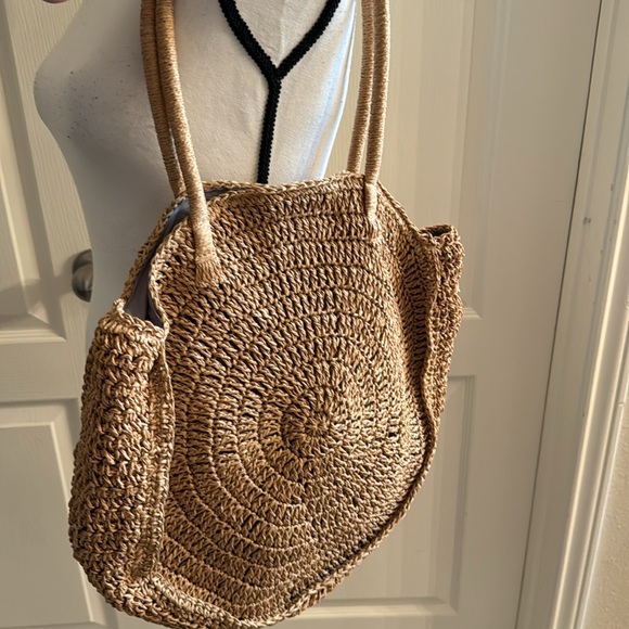 Round Straw Bag - Picture 10 of 10